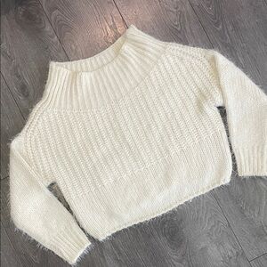 Love Tree White cropped Knit Sweater size small